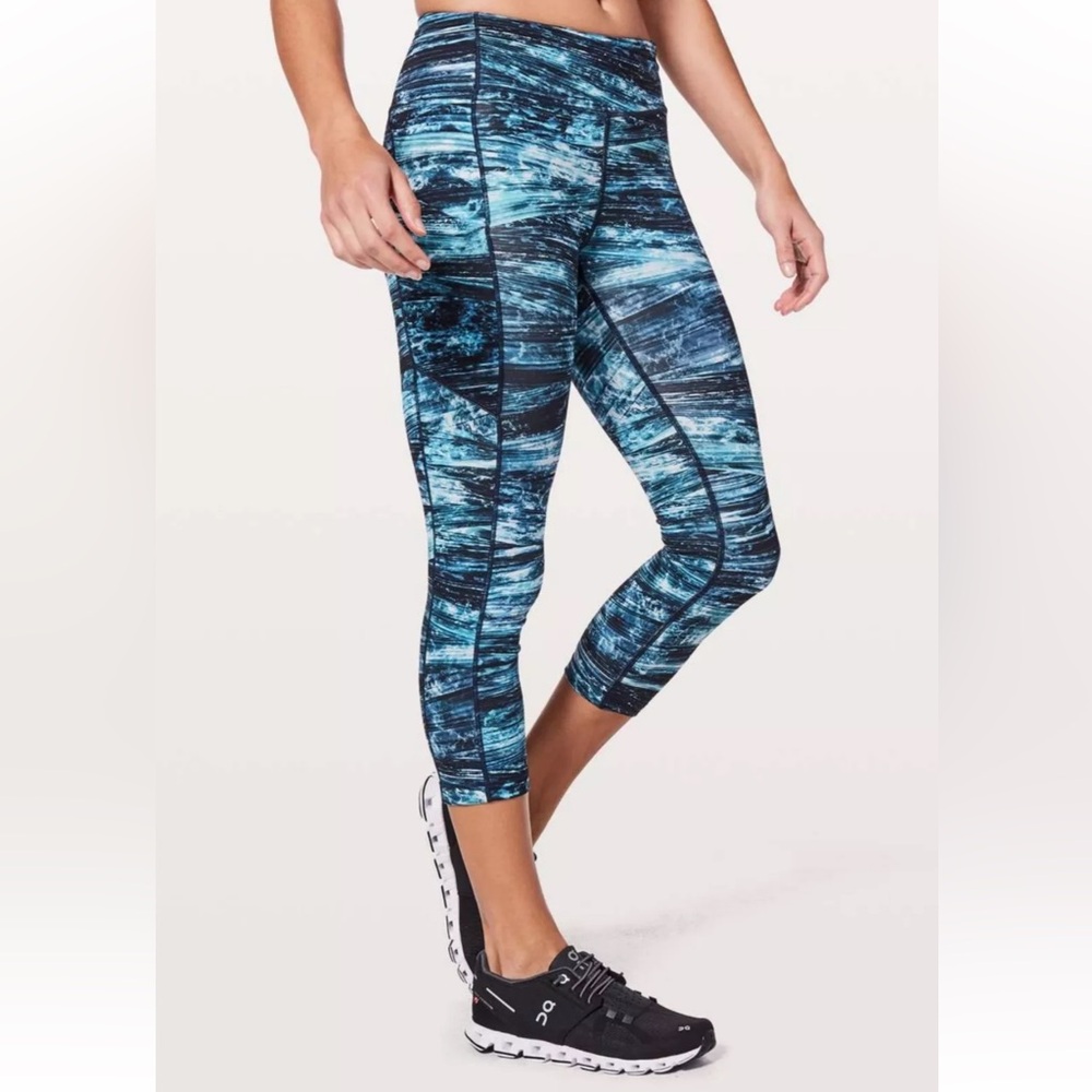 Lululemon Speed Up Crops 21" In Shoreline Multi Blue Size 4